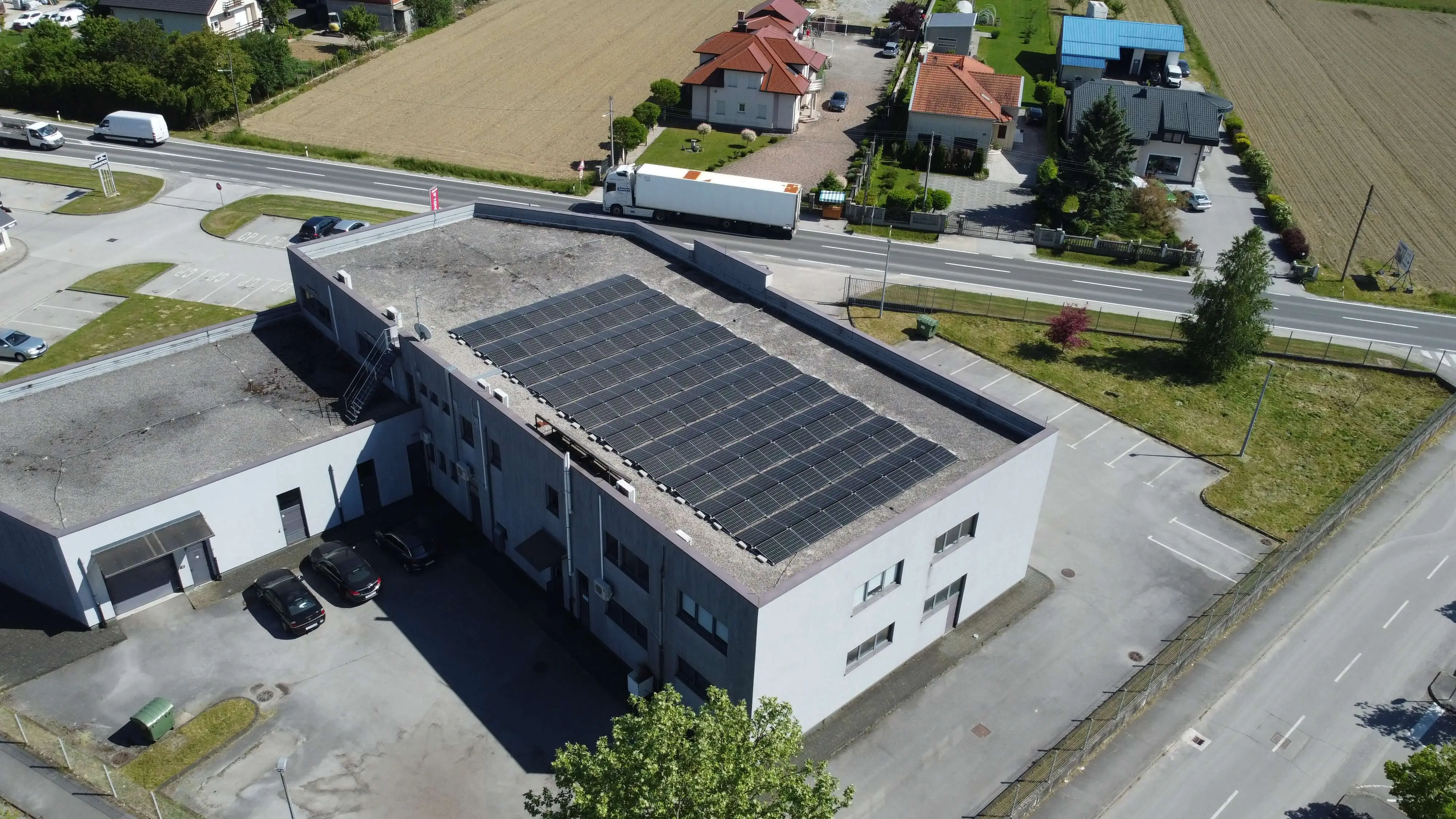 Fotonaponska elektrana 57 kWp na ravnom krovu u Jastrebarskom